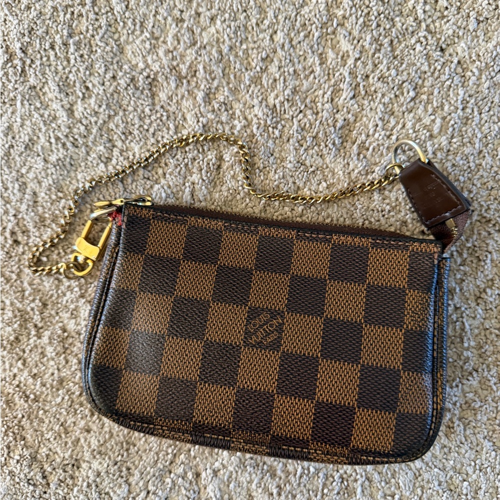 Louis Vuitton damier ebene mini pochette